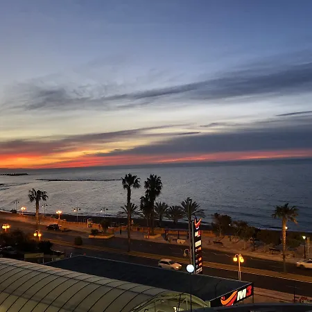 Benalbeach Sea Front Lejlighed *